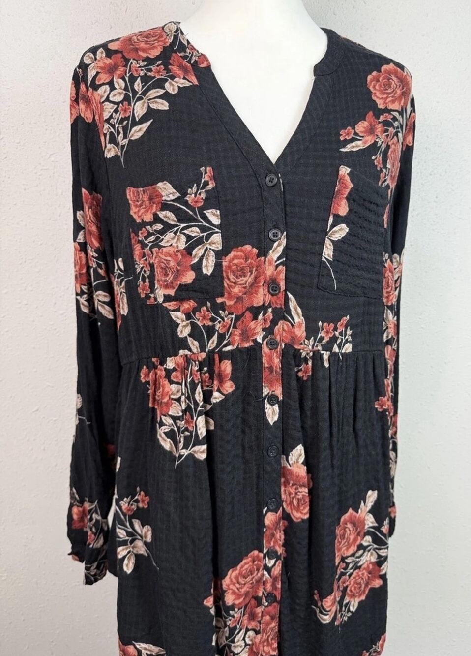 Torrid Size 0 Black Floral Babydoll Tunic Top Rose Print Long Sleeve Boho Grunge